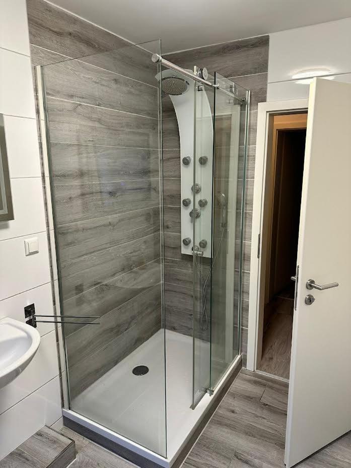 M&L Wohnen 3 Apartment Есен Екстериор снимка